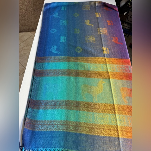 NWT Chilean Alpaca 100% Pashmina. Blue, Purple, Gold W/shades of pink & green. - Picture 10 of 13